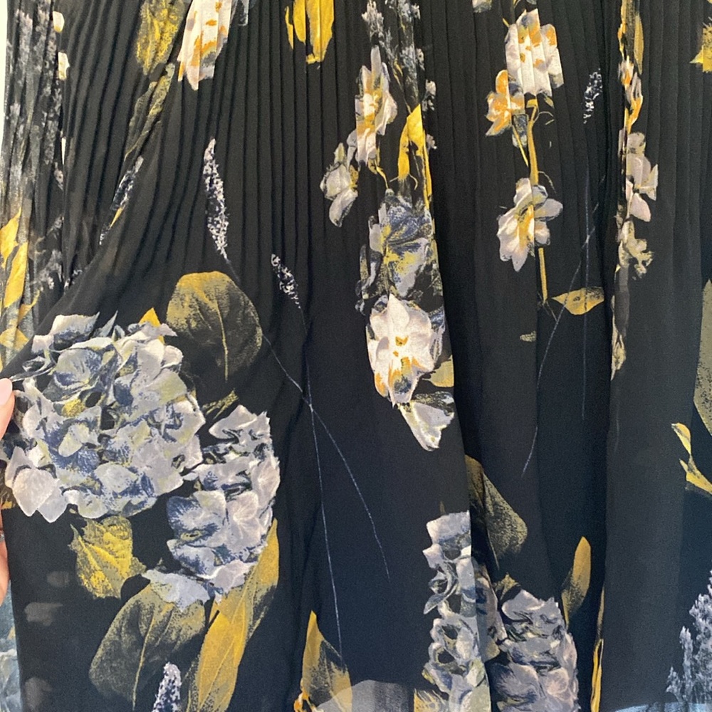 NWT sheer pleated blouse - Picture 5 of 8